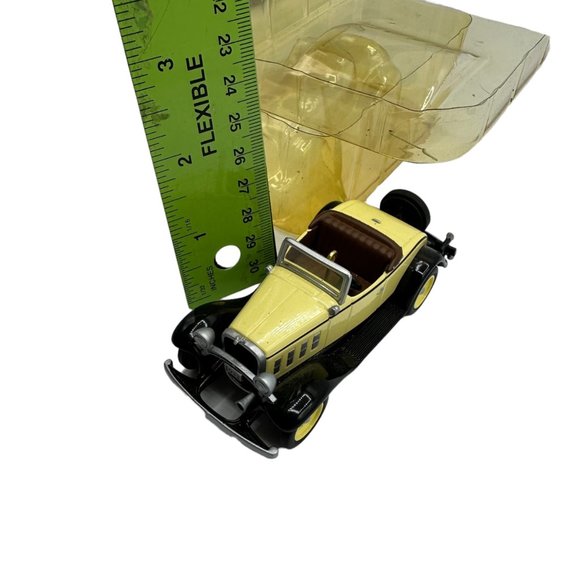 Hallmark Keepsake Ornament 1932 Chevrolet Standard Sports Roadster 1999 Vintage - Picture 11 of 11